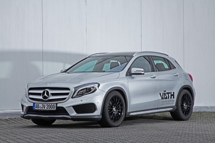Silver Mercedes-Benz GLA 200 VATH 4K