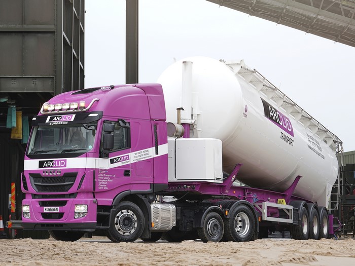 IVECO Violet Truck with ARGLID Transport Trailer