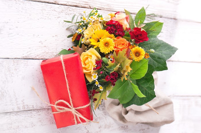 Bouquet of Roses and Chrysanthemums with Gift