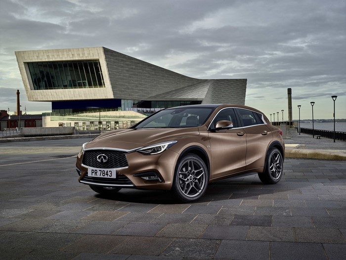 4K 2015 Infiniti Q30