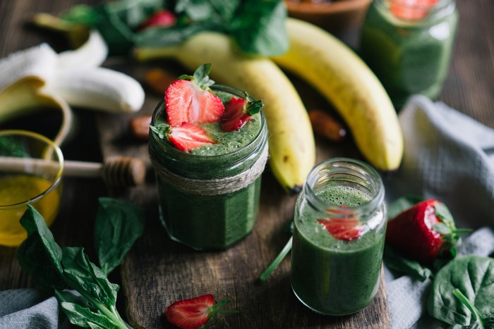 Green Smoothies with Strawberries and Bananas