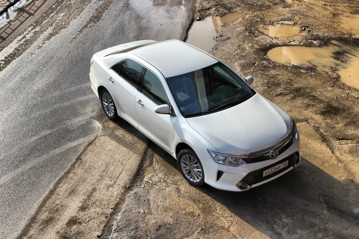 4K Toyota Camry 2014 CIS-spec from above