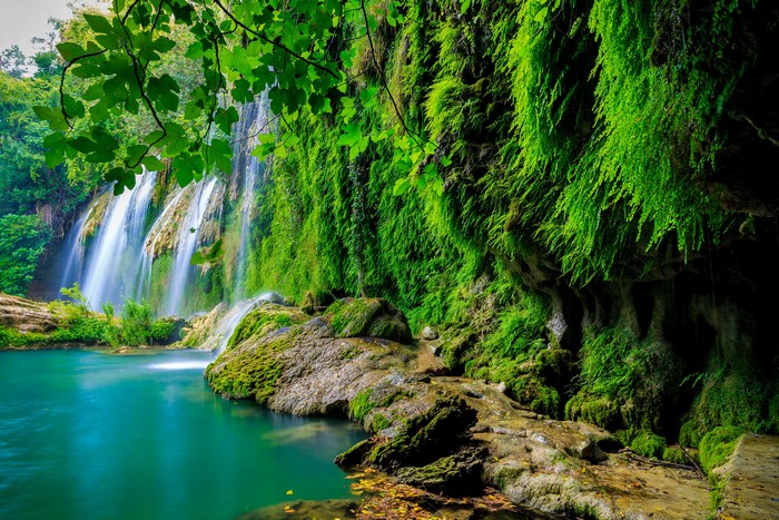 Serene 4K Waterfall with Lush Green Moss