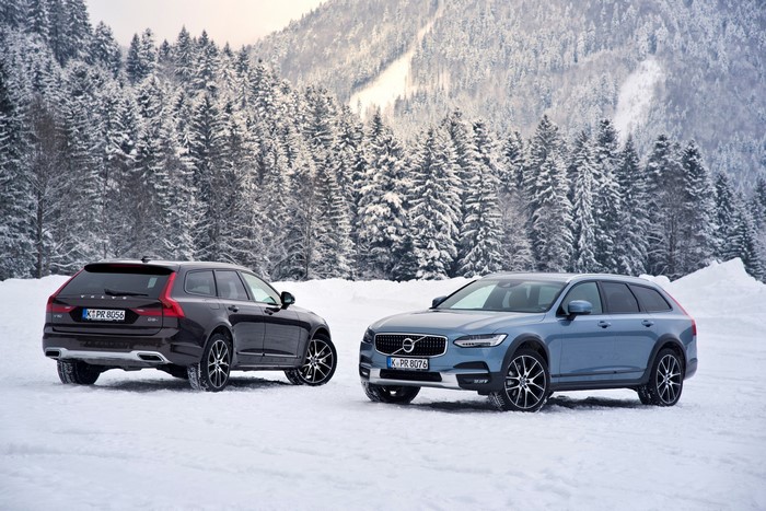 Two Volvo V90 Cross Country cars in snow
