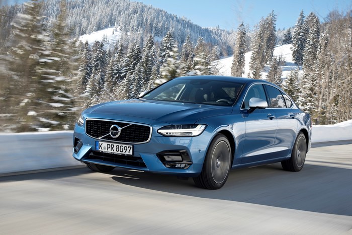 Volvo S90 T5 R-Design in motion