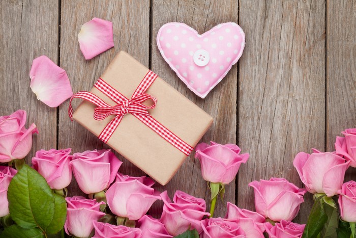 Valentine's Day gift with pink roses and heart on wood