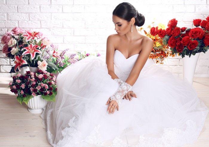 Bride in a white dress with bouquets