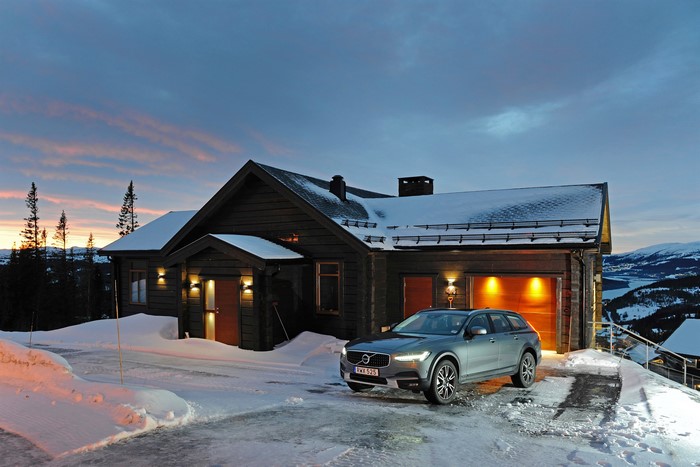 Volvo V90 D5 Cross Country in Winter