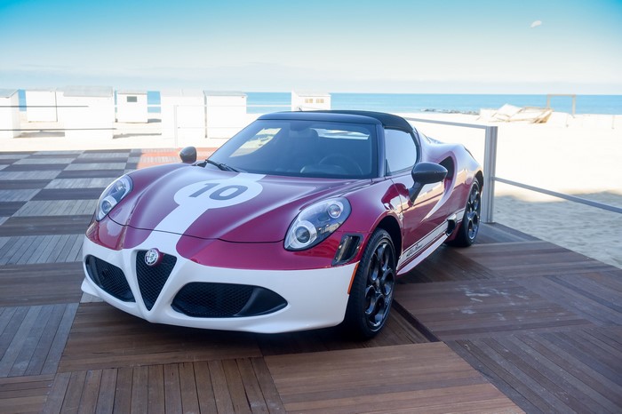 Alfa Romeo 4C Spider Edizione Corsa by the beach