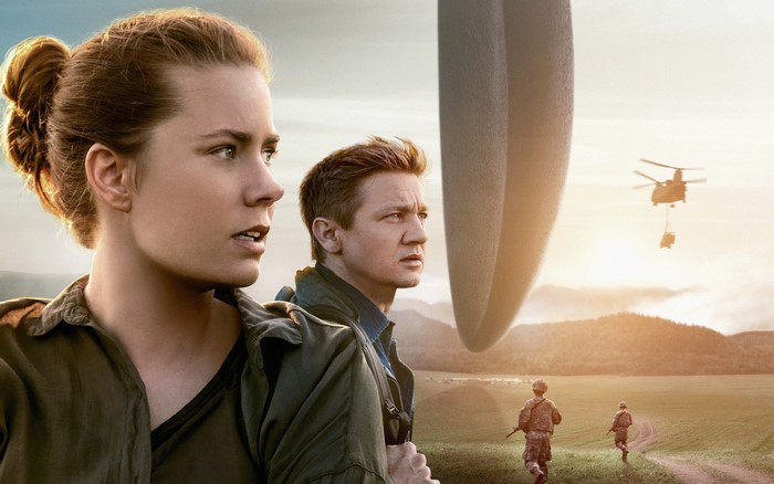Amy Adams and Jeremy Renner in Arrival