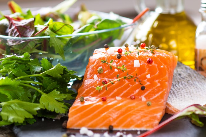 Salmon fillet with spices and salad