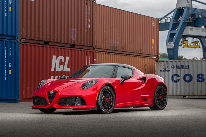 Red Alfa Romeo 4C Zender 2015
