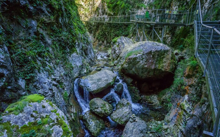 4K Gorges de la Fou France Bridges Waterfalls Canyon