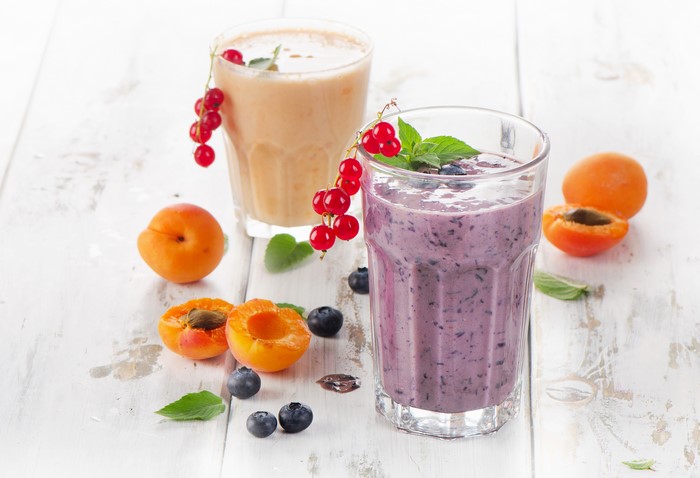 Blueberry and Apricot Smoothies with Currants