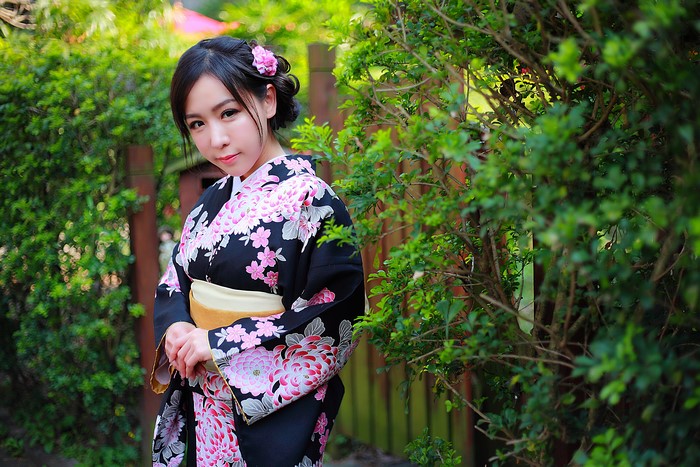 Asian girl in Kimono with pink flowers
