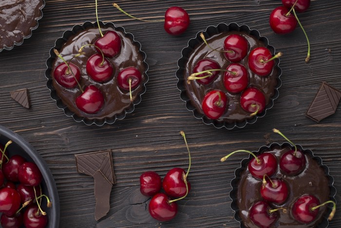 Chocolate tarts with cherries and chocolate pieces