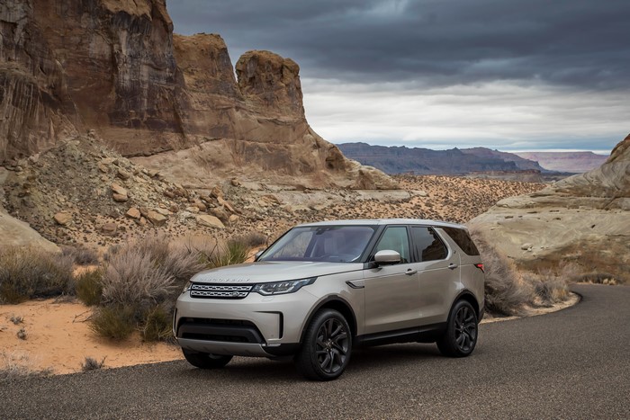 2017 Land Rover Discovery HSE Metallic Grey