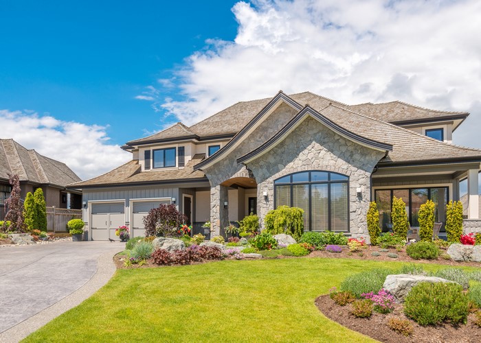 Luxury Mansion with Landscaped Garden and Driveway