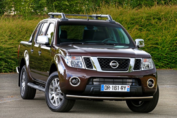 Nissan Navara 2015 Front View
