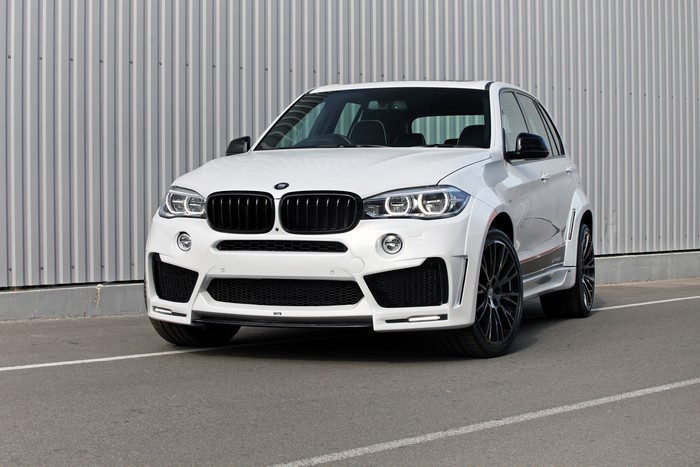 4K White BMW F15 Lumma Design Front