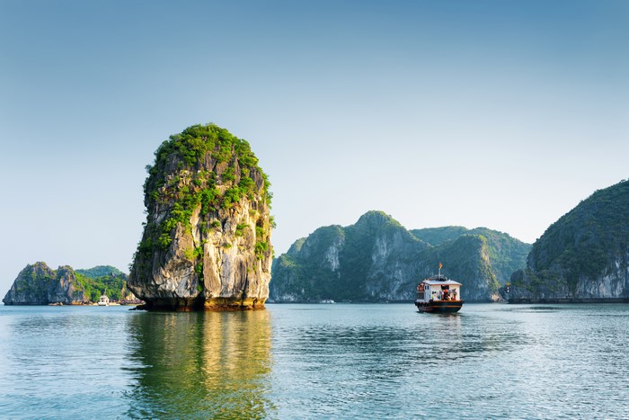 Halong Bay Vietnam Mountains Ships Sea Bay