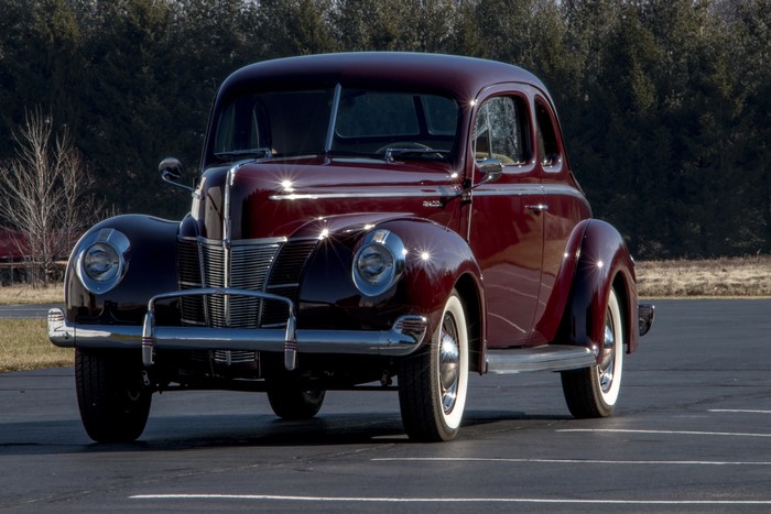 1940 Ford V8 Deluxe 5-window Coupe