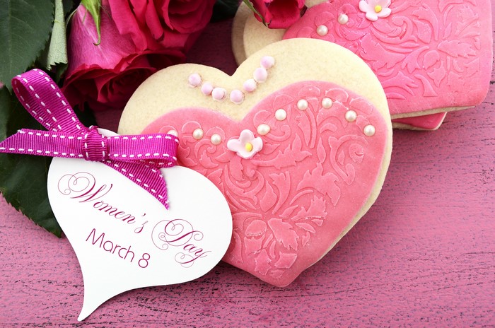 Women's Day Heart Cookies with Roses