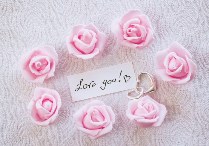 Pink roses and a note that says "Love you!"