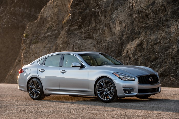 Silver 2015 Infiniti Q70 Premium Select Edition Sedan