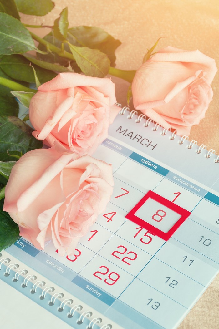 March 8th Calendar with Pink Roses