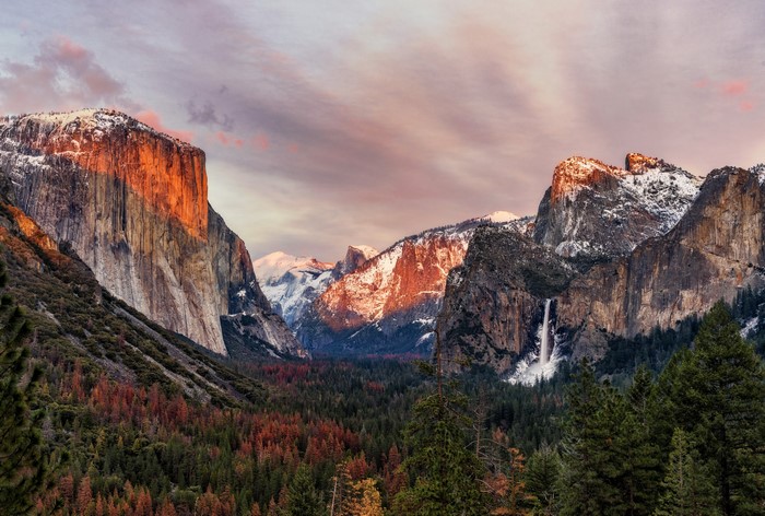 Yosemite National Park Mountains and Forest at Sunset
