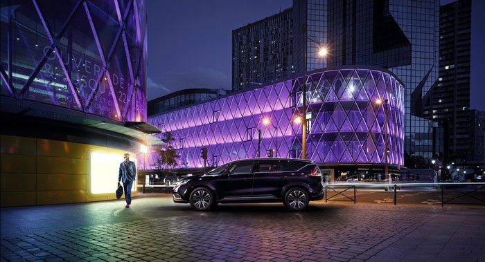Renault 2015 Espace Initiale Paris at Night
