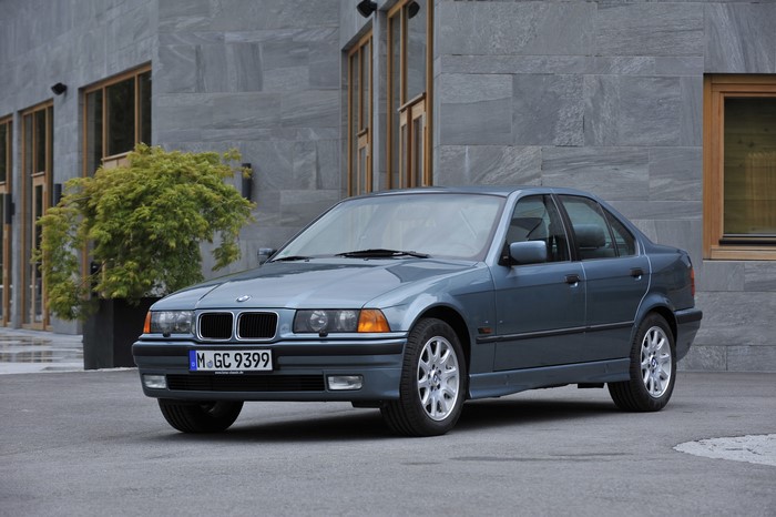 1995-98 BMW 323i Sedan