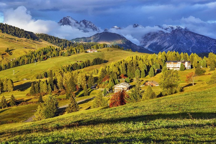 Bellavista, Italy: Mountain Scenery with Houses and Trees