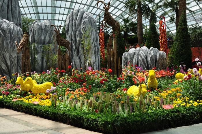 4K Gardens by the Bay Singapore Flower Sculptures
