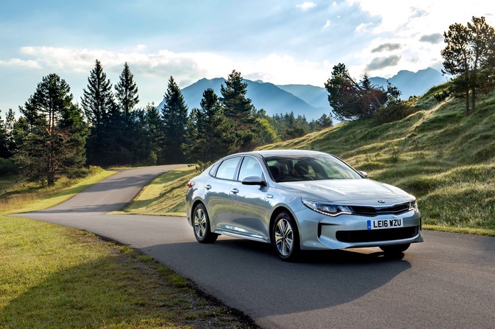 4K 2016 Kia Optima Plug-In Hybrid on Mountain Road