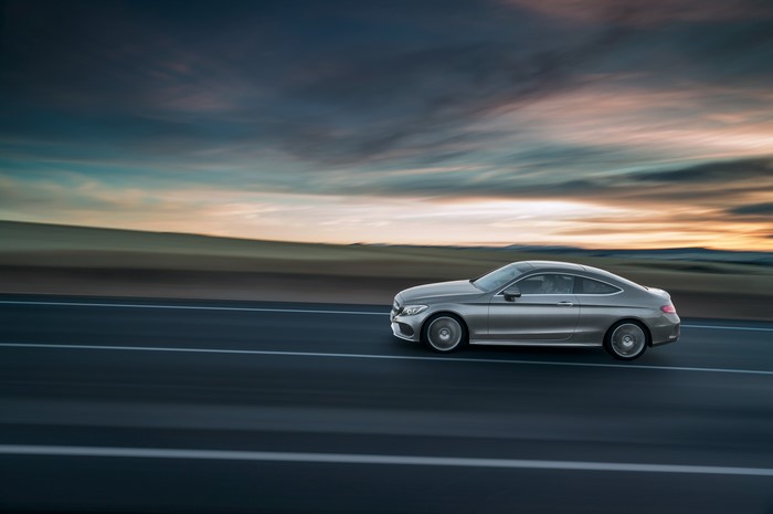 4K Mercedes-Benz C-Klasse Coupe in motion