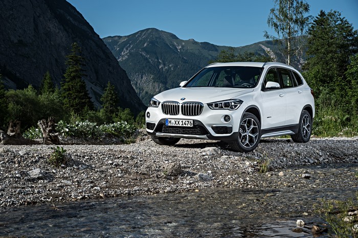White BMW X1 xDrive F48 on Stones