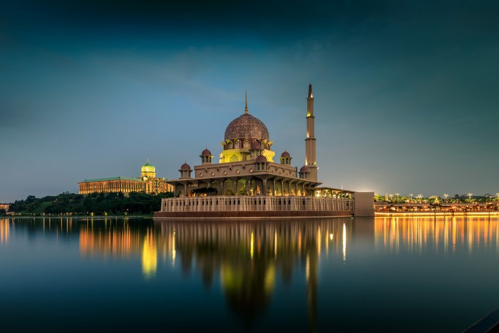 Putra Mosque and Perdana Putra Building reflected in lake at dusk