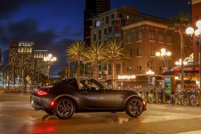 4K 2017 Mazda MX-5 Miata RF at Night