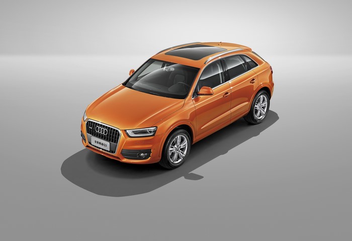 Orange Audi Q3 35 TFSI quattro