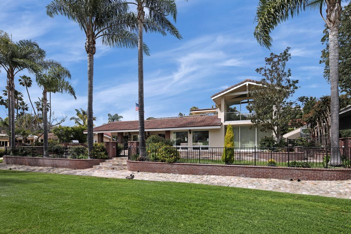 House with palm trees in Laguna Niguel, USA