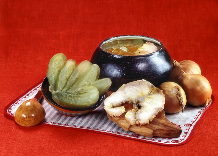 Fish soup with pickles and onions
