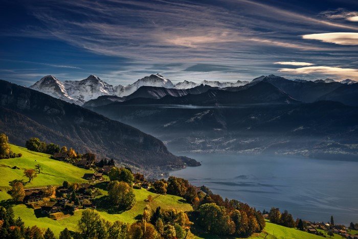 4K Lake Thun, Bernese Oberland, Alps Scenery