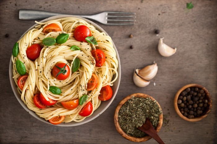 Spaghetti with Tomatoes, Garlic, and Spices