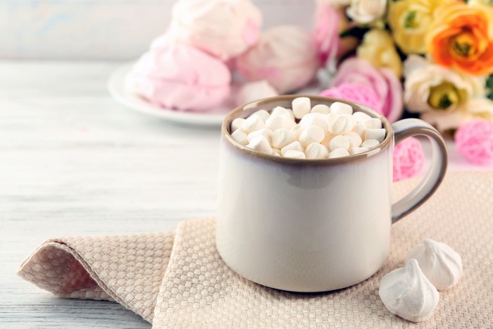 Marshmallows in a mug with flowers