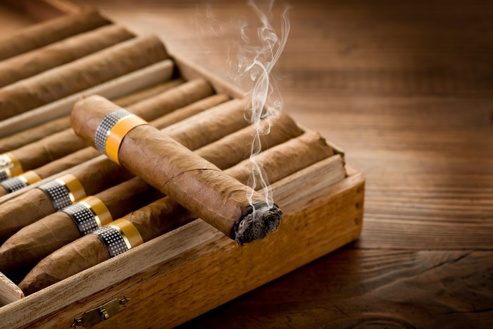 Cigar in a wooden box with smoke