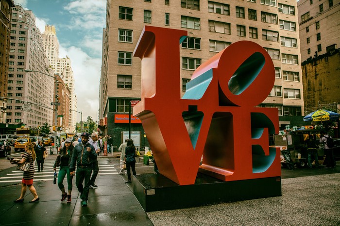 4K Love Sculpture in New York City
