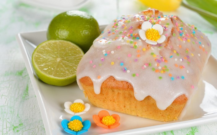 Iced cake with sprinkles and limes