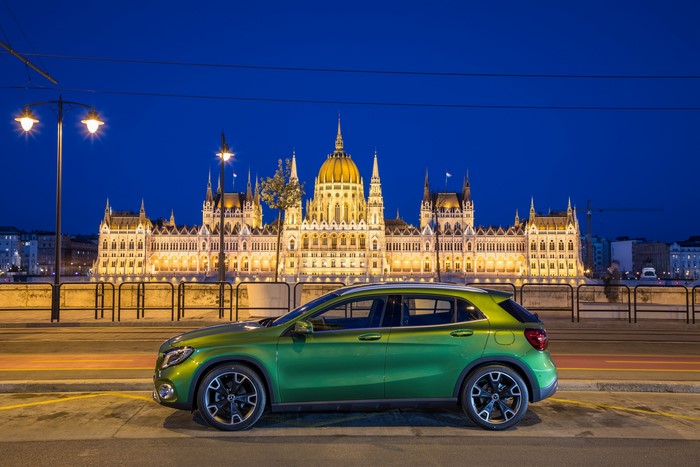 Mercedes-Benz 2017 GLA 200 d 4MATIC in Yellow Green